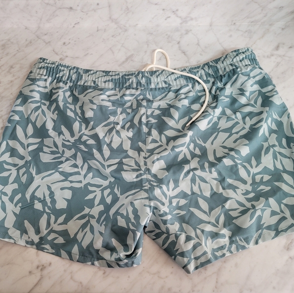 Eddie Bauer Swim Coverup Shorts with Pockets - Picture 2 of 5